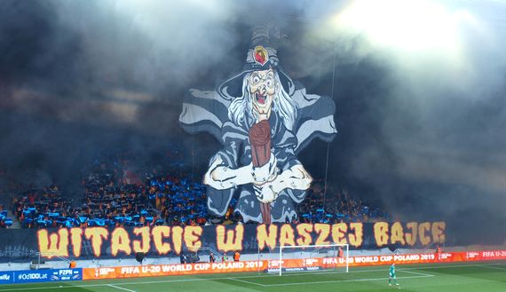 Erst wurde bei der Choreografie Rauch gezündet.<br />Bild: Gurke“><figcaption>Erst wurde bei der Choreografie Rauch gezündet.<br />Bild: Gurke</figcaption></figure>
<figure><img decoding=