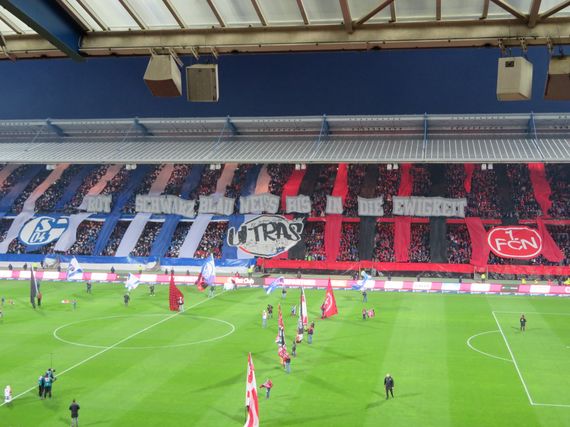 So sah die Freundschaftschoreografie aus.<br />Bild: Susanneblondundblau”><figcaption>So sah die Freundschaftschoreografie aus.<br />Bild: Susanneblondundblau</figcaption></figure>
<figure><img decoding=