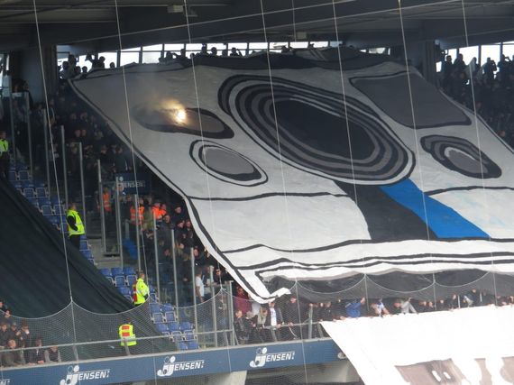 Der Blitz der Sofortbildkamera wurde mit einer Bengalischen Fackel dargestellt.<br />Bild: traveler_rv“><figcaption>Der Blitz der Sofortbildkamera wurde mit einer Bengalischen Fackel dargestellt.<br />Bild: traveler_rv</figcaption></figure>
<figure><img decoding=