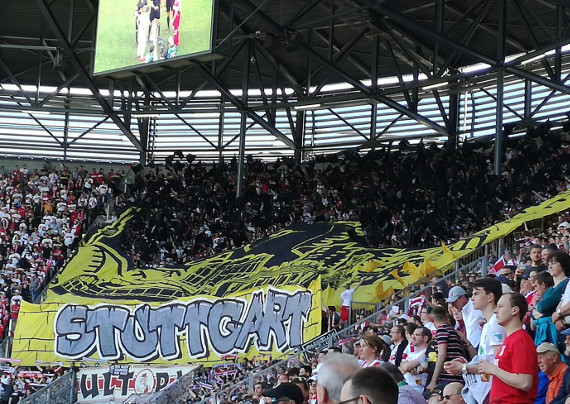 Die Choreografie des Commando Cannstatt.<br />Bild: privat”><figcaption>Die Choreografie des Commando Cannstatt.<br />Bild: privat</figcaption></figure>
                </div>
                
                <!-- YouTube (Meta-Feld) -->
                
            </div>
        </article>

                <script>
        (function() {
            var root = document.querySelector('.ff-single-news-gallery');
            if (!root) return;
            var slides = root.querySelectorAll('.ff-single-news-gallery-slide');
            var dots = root.querySelectorAll('.ff-single-news-gallery-dot');
            var prev = root.querySelector('.ff-single-news-gallery-prev');
            var next = root.querySelector('.ff-single-news-gallery-next');
            var n = slides.length;
            if (n < 2) return;
            var i = 0;
            function closeAllImgInfo() {
                root.querySelectorAll('.ff-fv-img-info-host.is-info-open').forEach(function(host) {
                    host.classList.remove('is-info-open');
                    var b = host.querySelector('.ff-fv-img-info-btn');
                    var p = host.querySelector('.ff-fv-img-info-panel');
                    if (b) b.setAttribute('aria-expanded', 'false');
                    if (p) p.setAttribute('aria-hidden', 'true');
                });
            }
            function show(idx) {
                closeAllImgInfo();
                i = ((idx % n) + n) % n;
                for (var s = 0; s < n; s++) {
                    if (s === i) slides[s].removeAttribute('hidden'); else slides[s].setAttribute('hidden', '');
                }
                for (var s = 0; s < dots.length; s++) {
                    dots[s].classList.toggle('is-active', s === i);
                    dots[s].setAttribute('aria-selected', s === i ? 'true' : 'false');
                }
            }
            if (prev) prev.addEventListener('click', function() { show(i - 1); });
            if (next) next.addEventListener('click', function() { show(i + 1); });
            for (var d = 0; d < dots.length; d++) {
                (function(di) { dots[di].addEventListener('click', function() { show(di); }); })(d);
            }
        })();
        </script>
        
        <!-- Kommentare -->
                <section class=