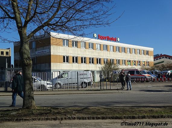 Das Auswärtsspiel im Wesenitzsportpark in Bischofswerda verpassten die etwa 200 Erfurter Fans.<br />Symbolbild: timo0711.blogspot.de“><figcaption>Das Auswärtsspiel im Wesenitzsportpark in Bischofswerda verpassten die etwa 200 Erfurter Fans.<br />Symbolbild: timo0711.blogspot.de</figcaption></figure>
            </div>

                    </article>

                <section class=