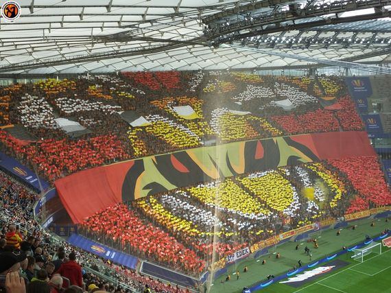 Die erste Choreografie der Ultras von Jagiellonia Białystok.<br />Bild: Unterwegs in Sachen Fussball – www.uisf.de“><figcaption>Die erste Choreografie der Ultras von Jagiellonia Białystok.<br />Bild: Unterwegs in Sachen Fussball – www.uisf.de</figcaption></figure>
<figure><img decoding=