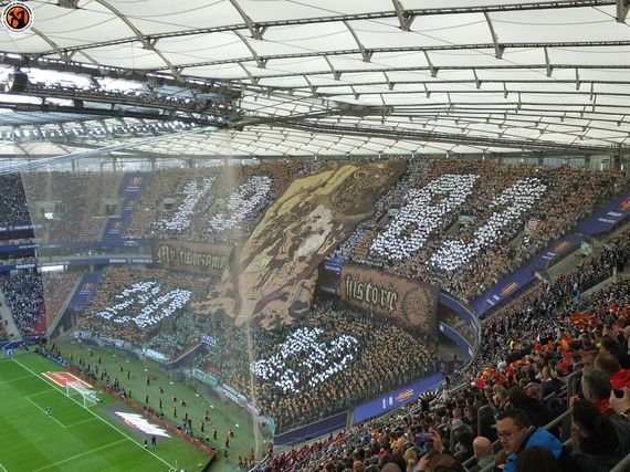 Choreografie der Lechia Gdańsk in der zweiten Halbzeit.<br />    <button type=