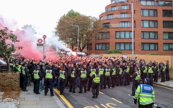 Der Marsch der Eintracht-Fans gestern in London.<br />Bild: Eintracht-Online.net“><figcaption>Der Marsch der Eintracht-Fans gestern in London.<br />Bild: Eintracht-Online.net</figcaption></figure>
<figure><img decoding=