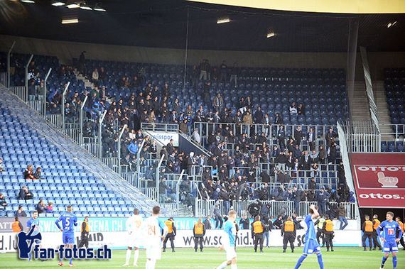 Nach dem 4:0 betraten GCZ-Fans den Innenraum.<br />Bild: fcl.fan-fotos.ch“><figcaption>Nach dem 4:0 betraten GCZ-Fans den Innenraum.<br />Bild: fcl.fan-fotos.ch</figcaption></figure>
<figure><img decoding=