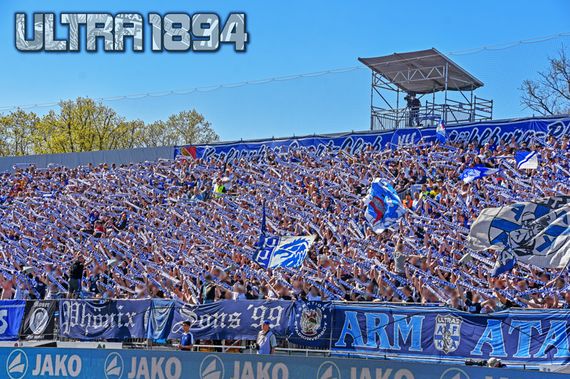 Obwohl das Wildparkstadion aktuell umgebaut wird, findet dort das Derby zwischen dem Karlsruher SC und Waldhof Mannheim statt.<br />Bild: ULTRA1894.de”><figcaption>Obwohl das Wildparkstadion aktuell umgebaut wird, findet dort das Derby zwischen dem Karlsruher SC und Waldhof Mannheim statt.<br />Bild: ULTRA1894.de</figcaption></figure>
<figure><img decoding=
