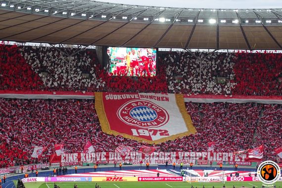 Die Choreografie der FC Bayern-Fans.<br />Bild: Unterwegs in Sachen Fussball – www-uisf.de”><figcaption>Die Choreografie der FC Bayern-Fans.<br />Bild: Unterwegs in Sachen Fussball – www-uisf.de</figcaption></figure>
<figure><img decoding=