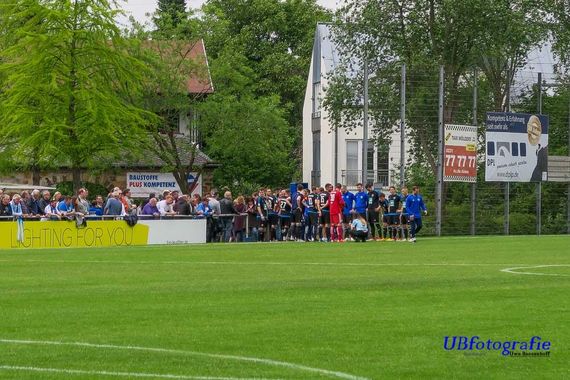 Das gestrige Oberliga-Spiel wurde erst mit Verspätung angepfiffen.<br />Bild: Sportfotografie UBfoto”><figcaption>Das gestrige Oberliga-Spiel wurde erst mit Verspätung angepfiffen.<br />Bild: Sportfotografie UBfoto</figcaption></figure>
<figure><img decoding=