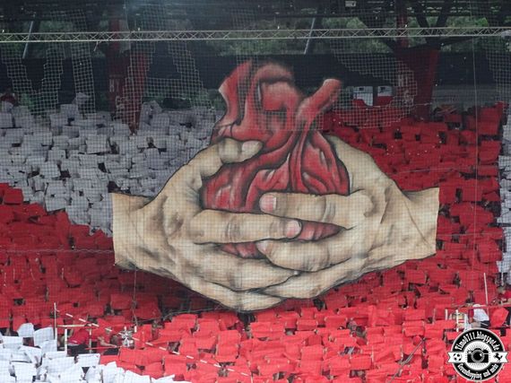 Choreografie auf der Waldseite.<br />Bild: timo0711.blogspot.de”><figcaption>Choreografie auf der Waldseite.<br />Bild: timo0711.blogspot.de</figcaption></figure>
<figure><img decoding=