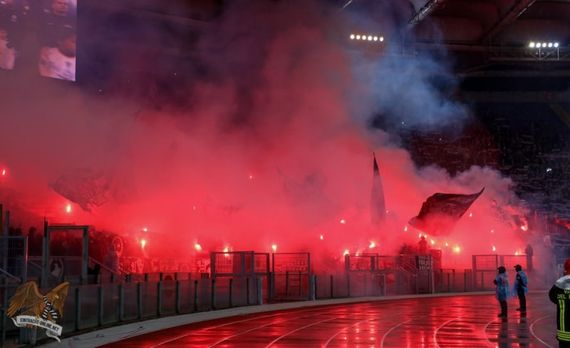 Alleine die Vorfälle beim Auswärtsspiel in Rom schlugen für Eintracht Frankfurt mit 80.000 Euro zu Buche.<br />Bild: Eintracht-Online.net”><figcaption>Alleine die Vorfälle beim Auswärtsspiel in Rom schlugen für Eintracht Frankfurt mit 80.000 Euro zu Buche.<br />Bild: Eintracht-Online.net</figcaption></figure>
<figure><img decoding=