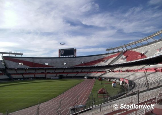 River Plate öffnete das eigene Stadion, in dem sich auch Turnhallen und andere Räumlichkeiten befinden, für Obdachlose.<br />Bild: Stadionwelt“><figcaption>River Plate öffnete das eigene Stadion, in dem sich auch Turnhallen und andere Räumlichkeiten befinden, für Obdachlose.<br />Bild: Stadionwelt</figcaption></figure>
            </div>

                    </article>

                <section class=