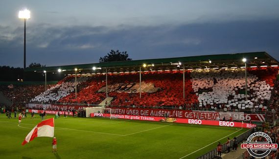 Die Choreografie auf der Nordtribüne.<br />Bild: losmisenas.blogspot.de”><figcaption>Die Choreografie auf der Nordtribüne.<br />Bild: losmisenas.blogspot.de</figcaption></figure>
<figure><img decoding=