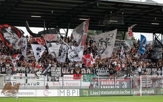 Auf dem Weg nach Frankreich könnten Eintracht-Fans in Grenzkontrollen landen.<br />Bild: Eintracht-Online.net“><figcaption>Auf dem Weg nach Frankreich könnten Eintracht-Fans in Grenzkontrollen landen.<br />Bild: Eintracht-Online.net</figcaption></figure>
            </div>

                    </article>

                <section class=