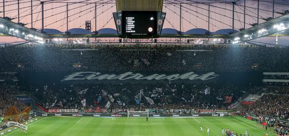 Das gestrige Intro in der Nordwestkurve.<br />Bild: Eintracht-Online.net”><figcaption>Das gestrige Intro in der Nordwestkurve.<br />Bild: Eintracht-Online.net</figcaption></figure>
<figure><img decoding=