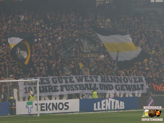 Das Spruchband der Ultras Nord für West Hannover.<br />    <button type=