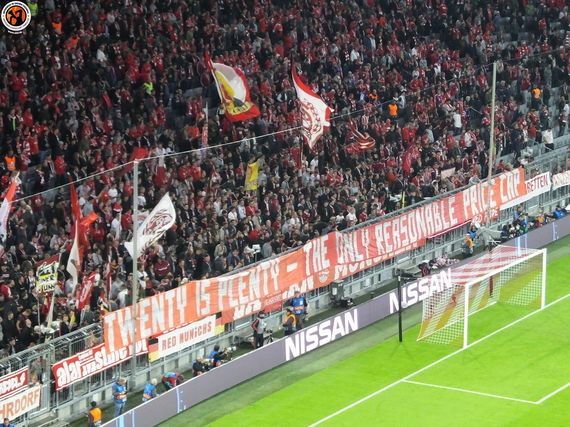 Das Spruchband in der Südkurve München.<br />Bild: Unterwegs in Sachen Fussball – www.uisf.de”><figcaption>Das Spruchband in der Südkurve München.<br />Bild: Unterwegs in Sachen Fussball – www.uisf.de</figcaption></figure>
<figure><img decoding=