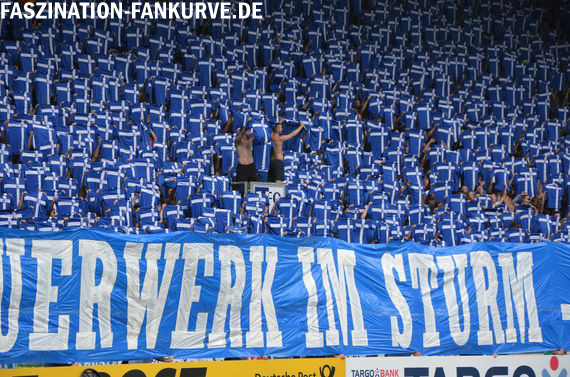 Die FCM-Fans fahren morgen mit Schals und in Blau nach Kaiserslautern.<br />Bild: Faszination Fankurve”><figcaption>Die FCM-Fans fahren morgen mit Schals und in Blau nach Kaiserslautern.<br />Bild: Faszination Fankurve</figcaption></figure>
                </div>
                
                <!-- YouTube (Meta-Feld) -->
                
            </div>
        </article>

                <script>
        (function() {
            var root = document.querySelector('.ff-single-news-gallery');
            if (!root) return;
            var slides = root.querySelectorAll('.ff-single-news-gallery-slide');
            var dots = root.querySelectorAll('.ff-single-news-gallery-dot');
            var prev = root.querySelector('.ff-single-news-gallery-prev');
            var next = root.querySelector('.ff-single-news-gallery-next');
            var n = slides.length;
            if (n < 2) return;
            var i = 0;
            function closeAllImgInfo() {
                root.querySelectorAll('.ff-fv-img-info-host.is-info-open').forEach(function(host) {
                    host.classList.remove('is-info-open');
                    var b = host.querySelector('.ff-fv-img-info-btn');
                    var p = host.querySelector('.ff-fv-img-info-panel');
                    if (b) b.setAttribute('aria-expanded', 'false');
                    if (p) p.setAttribute('aria-hidden', 'true');
                });
            }
            function show(idx) {
                closeAllImgInfo();
                i = ((idx % n) + n) % n;
                for (var s = 0; s < n; s++) {
                    if (s === i) slides[s].removeAttribute('hidden'); else slides[s].setAttribute('hidden', '');
                }
                for (var s = 0; s < dots.length; s++) {
                    dots[s].classList.toggle('is-active', s === i);
                    dots[s].setAttribute('aria-selected', s === i ? 'true' : 'false');
                }
            }
            if (prev) prev.addEventListener('click', function() { show(i - 1); });
            if (next) next.addEventListener('click', function() { show(i + 1); });
            for (var d = 0; d < dots.length; d++) {
                (function(di) { dots[di].addEventListener('click', function() { show(di); }); })(d);
            }
        })();
        </script>
        
        <!-- Kommentare -->
                <section class=