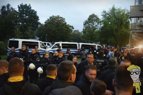 Die Yellow Connection am Eingang zum Lohrheidestadion in Wattenscheid. Bild: www.yc2014.de