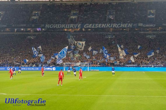 In der Nordkurve wurde der Support zwischenzeitlich eingestellt.<br />Bild: Sportfotografie UBfoto”><figcaption>In der Nordkurve wurde der Support zwischenzeitlich eingestellt.<br />Bild: Sportfotografie UBfoto</figcaption></figure>
<figure><img decoding=