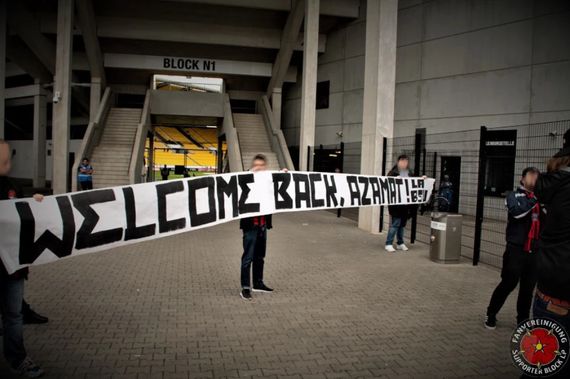 Spruchband für Lippstadt-Fan, der eigentlich wieder ins Stadion darf.<br />Bild: Block-LP.de”><figcaption>Spruchband für Lippstadt-Fan, der eigentlich wieder ins Stadion darf.<br />Bild: Block-LP.de</figcaption></figure>
<figure><img decoding=