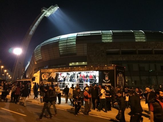 Hier im Başakşehir Fatih Terim-Stadion ist Borussia Mönchengladbach morgen zu Gast.<br />Bild: Dirk“><figcaption>Hier im Başakşehir Fatih Terim-Stadion ist Borussia Mönchengladbach morgen zu Gast.<br />Bild: Dirk</figcaption></figure>
            </div>

                    </article>

                <section class=
