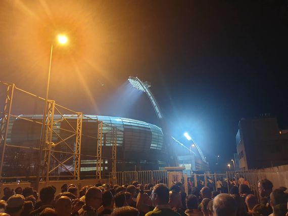 Fans der Fohlenelf am Eingang zum Stadion in Istanbul.<br />Bild: facebook.com/pugbowler“><figcaption>Fans der Fohlenelf am Eingang zum Stadion in Istanbul.<br />Bild: facebook.com/pugbowler</figcaption></figure>
<figure><img decoding=