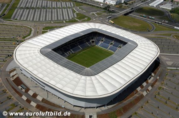 Den Hertha BSC-Fans wird vorgeworfen, am 14. April 2019 den TSG Hoffenheim-Mäzen Dietmar Hopp beleidigt zu haben.<br />Bild: Euroluftbild.de”><figcaption>Den Hertha BSC-Fans wird vorgeworfen, am 14. April 2019 den TSG Hoffenheim-Mäzen Dietmar Hopp beleidigt zu haben.<br />Bild: Euroluftbild.de</figcaption></figure>
                </div>
                
                <!-- YouTube (Meta-Feld) -->
                
            </div>
        </article>

                <script>
        (function() {
            var root = document.querySelector('.ff-single-news-gallery');
            if (!root) return;
            var slides = root.querySelectorAll('.ff-single-news-gallery-slide');
            var dots = root.querySelectorAll('.ff-single-news-gallery-dot');
            var prev = root.querySelector('.ff-single-news-gallery-prev');
            var next = root.querySelector('.ff-single-news-gallery-next');
            var n = slides.length;
            if (n < 2) return;
            var i = 0;
            function closeAllImgInfo() {
                root.querySelectorAll('.ff-fv-img-info-host.is-info-open').forEach(function(host) {
                    host.classList.remove('is-info-open');
                    var b = host.querySelector('.ff-fv-img-info-btn');
                    var p = host.querySelector('.ff-fv-img-info-panel');
                    if (b) b.setAttribute('aria-expanded', 'false');
                    if (p) p.setAttribute('aria-hidden', 'true');
                });
            }
            function show(idx) {
                closeAllImgInfo();
                i = ((idx % n) + n) % n;
                for (var s = 0; s < n; s++) {
                    if (s === i) slides[s].removeAttribute('hidden'); else slides[s].setAttribute('hidden', '');
                }
                for (var s = 0; s < dots.length; s++) {
                    dots[s].classList.toggle('is-active', s === i);
                    dots[s].setAttribute('aria-selected', s === i ? 'true' : 'false');
                }
            }
            if (prev) prev.addEventListener('click', function() { show(i - 1); });
            if (next) next.addEventListener('click', function() { show(i + 1); });
            for (var d = 0; d < dots.length; d++) {
                (function(di) { dots[di].addEventListener('click', function() { show(di); }); })(d);
            }
        })();
        </script>
        
        <!-- Kommentare -->
                <section class=