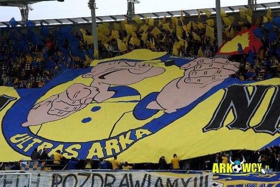 Blockfahne von Arka Gdynia-Fans im Oktober 2016 in den Händen von Lechia Gdańsk-Fans.<br />Bild: lechia.net“><figcaption>Blockfahne von Arka Gdynia-Fans im Oktober 2016 in den Händen von Lechia Gdańsk-Fans.<br />Bild: lechia.net</figcaption></figure>
<figure><img decoding=