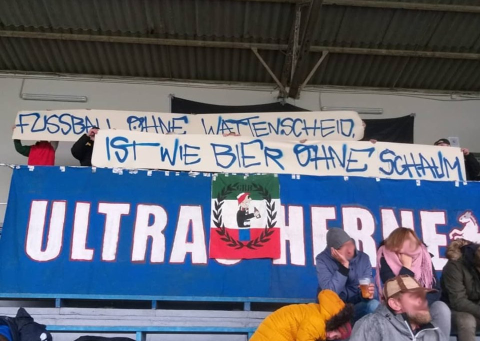 Der Supporterblock Herne beim Heimspiel gegen Gütersloh.<br />Bild: Supporterblock Herne”><figcaption>Der Supporterblock Herne beim Heimspiel gegen Gütersloh.<br />Bild: Supporterblock Herne</figcaption></figure>
                </div>
                
                <!-- YouTube (Meta-Feld) -->
                
            </div>
        </article>

                <script>
        (function() {
            var root = document.querySelector('.ff-single-news-gallery');
            if (!root) return;
            var slides = root.querySelectorAll('.ff-single-news-gallery-slide');
            var dots = root.querySelectorAll('.ff-single-news-gallery-dot');
            var prev = root.querySelector('.ff-single-news-gallery-prev');
            var next = root.querySelector('.ff-single-news-gallery-next');
            var n = slides.length;
            if (n < 2) return;
            var i = 0;
            function closeAllImgInfo() {
                root.querySelectorAll('.ff-fv-img-info-host.is-info-open').forEach(function(host) {
                    host.classList.remove('is-info-open');
                    var b = host.querySelector('.ff-fv-img-info-btn');
                    var p = host.querySelector('.ff-fv-img-info-panel');
                    if (b) b.setAttribute('aria-expanded', 'false');
                    if (p) p.setAttribute('aria-hidden', 'true');
                });
            }
            function show(idx) {
                closeAllImgInfo();
                i = ((idx % n) + n) % n;
                for (var s = 0; s < n; s++) {
                    if (s === i) slides[s].removeAttribute('hidden'); else slides[s].setAttribute('hidden', '');
                }
                for (var s = 0; s < dots.length; s++) {
                    dots[s].classList.toggle('is-active', s === i);
                    dots[s].setAttribute('aria-selected', s === i ? 'true' : 'false');
                }
            }
            if (prev) prev.addEventListener('click', function() { show(i - 1); });
            if (next) next.addEventListener('click', function() { show(i + 1); });
            for (var d = 0; d < dots.length; d++) {
                (function(di) { dots[di].addEventListener('click', function() { show(di); }); })(d);
            }
        })();
        </script>
        
        <!-- Kommentare -->
                <section class=