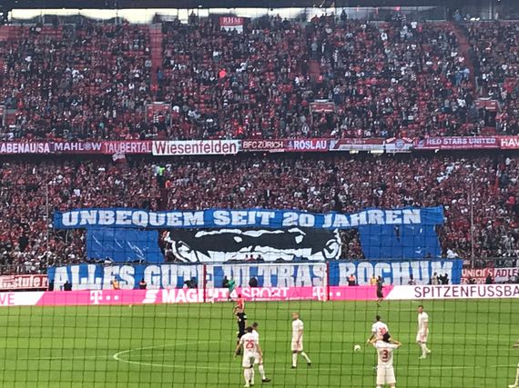 Die Choreografie der Schickeria für die Ultras Bochum.<br />Bild: privat”><figcaption>Die Choreografie der Schickeria für die Ultras Bochum.<br />Bild: privat</figcaption></figure>
<figure><img decoding=