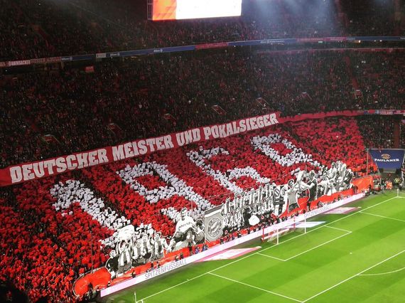 Die Choreografie in der Südkurve.<br />Bild: steph23ri”><figcaption>Die Choreografie in der Südkurve.<br />Bild: steph23ri</figcaption></figure>
<figure><img decoding=