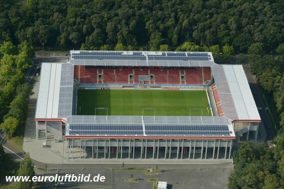 In Offenbach steigt das DEL2-Event am 14. Dezember 2019.<br />Bild: Euroluftbild.de”><figcaption>In Offenbach steigt das DEL2-Event am 14. Dezember 2019.<br />Bild: Euroluftbild.de</figcaption></figure>
<figure><img decoding=