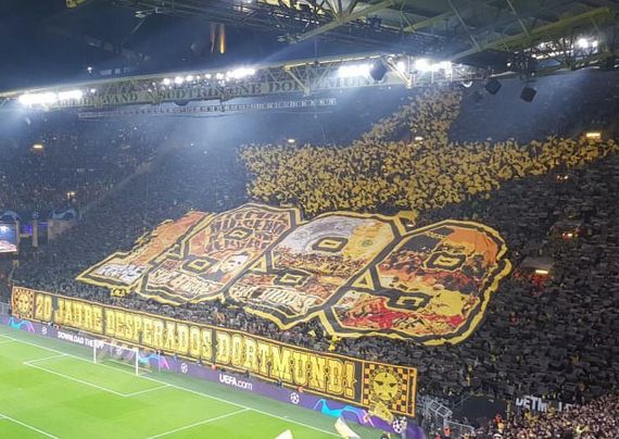 Die Desperados sammeln am Freitag im Westfalenstadion Geld- und Becherspenden für den guten Zweck.<br />Bild: schindler_82″><figcaption>Die Desperados sammeln am Freitag im Westfalenstadion Geld- und Becherspenden für den guten Zweck.<br />Bild: schindler_82</figcaption></figure>
<figure><img decoding=