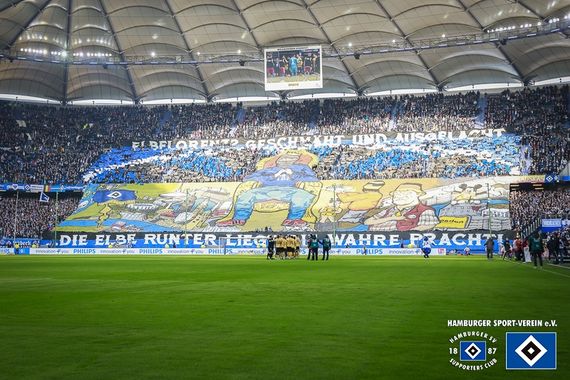 Die Choreografie der HSV-Ultras auf der Nordtribüne.<br />Bild: hsv-ev.de”><figcaption>Die Choreografie der HSV-Ultras auf der Nordtribüne.<br />Bild: hsv-ev.de</figcaption></figure>
<figure><img decoding=