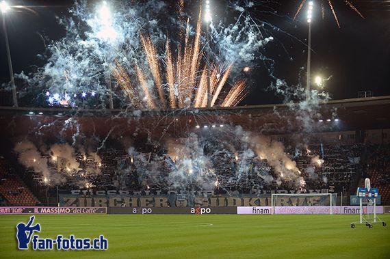 Das Feuerwerk der Zürcher Südkurve.<br />Bild: fcl.fan-fotos.ch“><figcaption>Das Feuerwerk der Zürcher Südkurve.<br />Bild: fcl.fan-fotos.ch</figcaption></figure>
            </div>

                    </article>

                <section class=