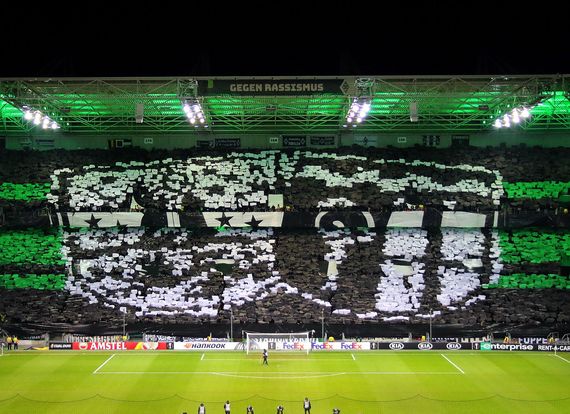 Die Choreografie vor Anpfiff in der Nordkurve.<br />Bild: Dirk Päffgen”><figcaption>Die Choreografie vor Anpfiff in der Nordkurve.<br />Bild: Dirk Päffgen</figcaption></figure>
                </div>
                
                <!-- YouTube (Meta-Feld) -->
                
            </div>
        </article>

                <script>
        (function() {
            var root = document.querySelector('.ff-single-news-gallery');
            if (!root) return;
            var slides = root.querySelectorAll('.ff-single-news-gallery-slide');
            var dots = root.querySelectorAll('.ff-single-news-gallery-dot');
            var prev = root.querySelector('.ff-single-news-gallery-prev');
            var next = root.querySelector('.ff-single-news-gallery-next');
            var n = slides.length;
            if (n < 2) return;
            var i = 0;
            function closeAllImgInfo() {
                root.querySelectorAll('.ff-fv-img-info-host.is-info-open').forEach(function(host) {
                    host.classList.remove('is-info-open');
                    var b = host.querySelector('.ff-fv-img-info-btn');
                    var p = host.querySelector('.ff-fv-img-info-panel');
                    if (b) b.setAttribute('aria-expanded', 'false');
                    if (p) p.setAttribute('aria-hidden', 'true');
                });
            }
            function show(idx) {
                closeAllImgInfo();
                i = ((idx % n) + n) % n;
                for (var s = 0; s < n; s++) {
                    if (s === i) slides[s].removeAttribute('hidden'); else slides[s].setAttribute('hidden', '');
                }
                for (var s = 0; s < dots.length; s++) {
                    dots[s].classList.toggle('is-active', s === i);
                    dots[s].setAttribute('aria-selected', s === i ? 'true' : 'false');
                }
            }
            if (prev) prev.addEventListener('click', function() { show(i - 1); });
            if (next) next.addEventListener('click', function() { show(i + 1); });
            for (var d = 0; d < dots.length; d++) {
                (function(di) { dots[di].addEventListener('click', function() { show(di); }); })(d);
            }
        })();
        </script>
        
        <!-- Kommentare -->
                <section class=