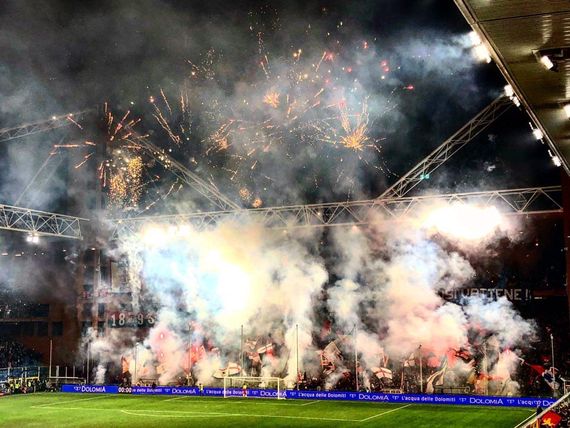 Das Feuerwerk der Genua FC-Fans.<br />Bild: privat“><figcaption>Das Feuerwerk der Genua FC-Fans.<br />Bild: privat</figcaption></figure>
            </div>

                    </article>

                <section class=
