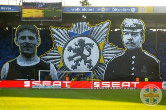 Die Choreografie zum 124. Geburtstag von Eintracht Braunschweig.<br />Bild: enter-the-pitch.de”><figcaption>Die Choreografie zum 124. Geburtstag von Eintracht Braunschweig.<br />Bild: enter-the-pitch.de</figcaption></figure>
<figure><img decoding=