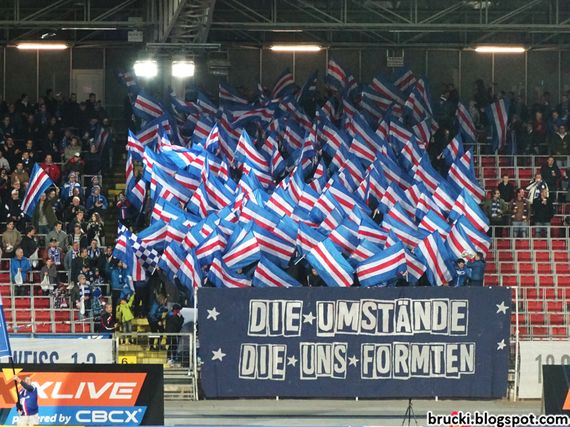 Fans vom FC Blau-Weiß Linz haben sich eine Aktion überlegt, um den finanziell angeschlagenen Verein zu unterstützen.<br />Bild: brucki.blogspot.com“><figcaption>Fans vom FC Blau-Weiß Linz haben sich eine Aktion überlegt, um den finanziell angeschlagenen Verein zu unterstützen.<br />Bild: brucki.blogspot.com</figcaption></figure>
            </div>

                    </article>

                <section class=