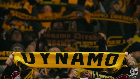 Bei Dynamo Dresden ist eine neue Kommission Strafumlegung an den Start gegangen.<br />Bild: jokersradeberg.de”><figcaption>Bei Dynamo Dresden ist eine neue Kommission Strafumlegung an den Start gegangen.<br />Bild: jokersradeberg.de</figcaption></figure>
                </div>
                
                <!-- YouTube (Meta-Feld) -->
                
            </div>
        </article>

                <script>
        (function() {
            var root = document.querySelector('.ff-single-news-gallery');
            if (!root) return;
            var slides = root.querySelectorAll('.ff-single-news-gallery-slide');
            var dots = root.querySelectorAll('.ff-single-news-gallery-dot');
            var prev = root.querySelector('.ff-single-news-gallery-prev');
            var next = root.querySelector('.ff-single-news-gallery-next');
            var n = slides.length;
            if (n < 2) return;
            var i = 0;
            function closeAllImgInfo() {
                root.querySelectorAll('.ff-fv-img-info-host.is-info-open').forEach(function(host) {
                    host.classList.remove('is-info-open');
                    var b = host.querySelector('.ff-fv-img-info-btn');
                    var p = host.querySelector('.ff-fv-img-info-panel');
                    if (b) b.setAttribute('aria-expanded', 'false');
                    if (p) p.setAttribute('aria-hidden', 'true');
                });
            }
            function show(idx) {
                closeAllImgInfo();
                i = ((idx % n) + n) % n;
                for (var s = 0; s < n; s++) {
                    if (s === i) slides[s].removeAttribute('hidden'); else slides[s].setAttribute('hidden', '');
                }
                for (var s = 0; s < dots.length; s++) {
                    dots[s].classList.toggle('is-active', s === i);
                    dots[s].setAttribute('aria-selected', s === i ? 'true' : 'false');
                }
            }
            if (prev) prev.addEventListener('click', function() { show(i - 1); });
            if (next) next.addEventListener('click', function() { show(i + 1); });
            for (var d = 0; d < dots.length; d++) {
                (function(di) { dots[di].addEventListener('click', function() { show(di); }); })(d);
            }
        })();
        </script>
        
        <!-- Kommentare -->
                <section class=