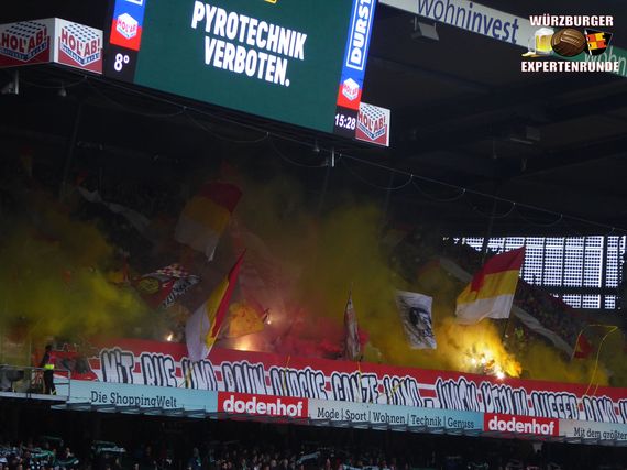 Das Intro der Union Berlin-Fans.<br />Bild: Würzburger Expertenrunde”><figcaption>Das Intro der Union Berlin-Fans.<br />Bild: Würzburger Expertenrunde</figcaption></figure>
<figure><img decoding=