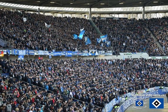 Am vergangenen Samstag reisten über 15.000 HSV-Fans nach Hannover.<br />Bild: hsv-sc.de”><figcaption>Am vergangenen Samstag reisten über 15.000 HSV-Fans nach Hannover.<br />Bild: hsv-sc.de</figcaption></figure>
                </div>
                
                <!-- YouTube (Meta-Feld) -->
                
            </div>
        </article>

                <script>
        (function() {
            var root = document.querySelector('.ff-single-news-gallery');
            if (!root) return;
            var slides = root.querySelectorAll('.ff-single-news-gallery-slide');
            var dots = root.querySelectorAll('.ff-single-news-gallery-dot');
            var prev = root.querySelector('.ff-single-news-gallery-prev');
            var next = root.querySelector('.ff-single-news-gallery-next');
            var n = slides.length;
            if (n < 2) return;
            var i = 0;
            function closeAllImgInfo() {
                root.querySelectorAll('.ff-fv-img-info-host.is-info-open').forEach(function(host) {
                    host.classList.remove('is-info-open');
                    var b = host.querySelector('.ff-fv-img-info-btn');
                    var p = host.querySelector('.ff-fv-img-info-panel');
                    if (b) b.setAttribute('aria-expanded', 'false');
                    if (p) p.setAttribute('aria-hidden', 'true');
                });
            }
            function show(idx) {
                closeAllImgInfo();
                i = ((idx % n) + n) % n;
                for (var s = 0; s < n; s++) {
                    if (s === i) slides[s].removeAttribute('hidden'); else slides[s].setAttribute('hidden', '');
                }
                for (var s = 0; s < dots.length; s++) {
                    dots[s].classList.toggle('is-active', s === i);
                    dots[s].setAttribute('aria-selected', s === i ? 'true' : 'false');
                }
            }
            if (prev) prev.addEventListener('click', function() { show(i - 1); });
            if (next) next.addEventListener('click', function() { show(i + 1); });
            for (var d = 0; d < dots.length; d++) {
                (function(di) { dots[di].addEventListener('click', function() { show(di); }); })(d);
            }
        })();
        </script>
        
        <!-- Kommentare -->
                <section class=