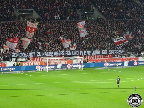 Spruchband vom Commando Cannstatt in Richtung des Rechtsanwalts von Hopp. Bild: timo0711.blogspot.de