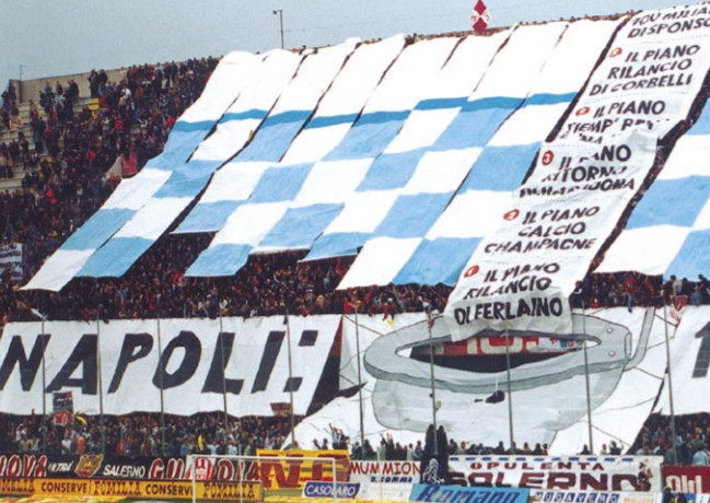 Über diese Choreografie aus Salerno wird in der LCN-Ausgabe ebenfalls gesprochen.<br />„><figcaption>Über diese Choreografie aus Salerno wird in der LCN-Ausgabe ebenfalls gesprochen.<br /></figcaption></figure>
            </div>

                    </article>

                <section class=