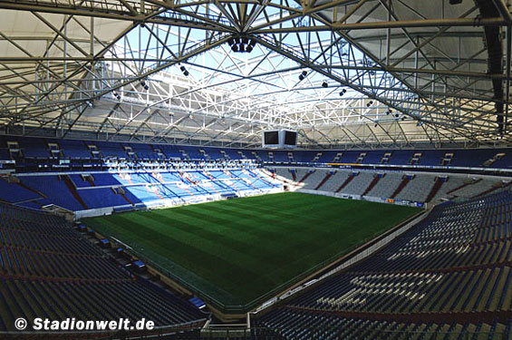 Wann in der Bundesliga wieder der Ball rollen kann ist aktuell völlig unklar.<br />Bild: Stadionwelt”><figcaption>Wann in der Bundesliga wieder der Ball rollen kann ist aktuell völlig unklar.<br />Bild: Stadionwelt</figcaption></figure>
                </div>
                
                <!-- YouTube (Meta-Feld) -->
                
            </div>
        </article>

                <script>
        (function() {
            var root = document.querySelector('.ff-single-news-gallery');
            if (!root) return;
            var slides = root.querySelectorAll('.ff-single-news-gallery-slide');
            var dots = root.querySelectorAll('.ff-single-news-gallery-dot');
            var prev = root.querySelector('.ff-single-news-gallery-prev');
            var next = root.querySelector('.ff-single-news-gallery-next');
            var n = slides.length;
            if (n < 2) return;
            var i = 0;
            function closeAllImgInfo() {
                root.querySelectorAll('.ff-fv-img-info-host.is-info-open').forEach(function(host) {
                    host.classList.remove('is-info-open');
                    var b = host.querySelector('.ff-fv-img-info-btn');
                    var p = host.querySelector('.ff-fv-img-info-panel');
                    if (b) b.setAttribute('aria-expanded', 'false');
                    if (p) p.setAttribute('aria-hidden', 'true');
                });
            }
            function show(idx) {
                closeAllImgInfo();
                i = ((idx % n) + n) % n;
                for (var s = 0; s < n; s++) {
                    if (s === i) slides[s].removeAttribute('hidden'); else slides[s].setAttribute('hidden', '');
                }
                for (var s = 0; s < dots.length; s++) {
                    dots[s].classList.toggle('is-active', s === i);
                    dots[s].setAttribute('aria-selected', s === i ? 'true' : 'false');
                }
            }
            if (prev) prev.addEventListener('click', function() { show(i - 1); });
            if (next) next.addEventListener('click', function() { show(i + 1); });
            for (var d = 0; d < dots.length; d++) {
                (function(di) { dots[di].addEventListener('click', function() { show(di); }); })(d);
            }
        })();
        </script>
        
        <!-- Kommentare -->
                <section class=