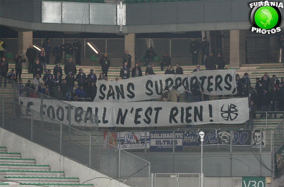 Dass der Fußball ohne Fans nichts sei, meinen nicht nur die aus Straßburg.<br />Bild: furania-photos.fr“><figcaption>Dass der Fußball ohne Fans nichts sei, meinen nicht nur die aus Straßburg.<br />Bild: furania-photos.fr</figcaption></figure>
            </div>

                    </article>

                <section class=