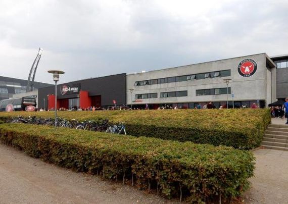 Das Public Viewing soll auf den Parkplätzen des Stadions stattfinden.<br />Bild: Stephan Hoogerwaard“><figcaption>Das Public Viewing soll auf den Parkplätzen des Stadions stattfinden.<br />Bild: Stephan Hoogerwaard</figcaption></figure>
            </div>

                    </article>

                <section class=