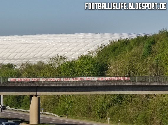 Spruchband an der Arena in München.<br />Bild: footballislife.blogsport.de”><figcaption>Spruchband an der Arena in München.<br />Bild: footballislife.blogsport.de</figcaption></figure>
<figure><img decoding=