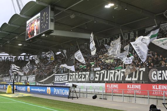 An Spiele vor leeren Rängen ist auch in Österreich aktuell nicht zu denken.<br />Bild: SturmTifo.com“><figcaption>An Spiele vor leeren Rängen ist auch in Österreich aktuell nicht zu denken.<br />Bild: SturmTifo.com</figcaption></figure>
            </div>

                    </article>

                <section class=