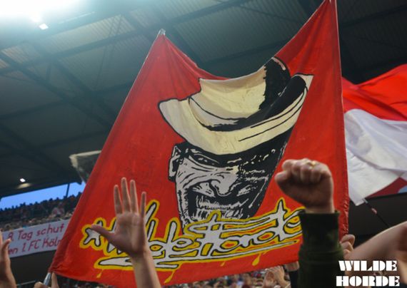 Der Vorsänger der Südkurve hat sich u.a. zu den anstehenden Geisterspielen zu Wort gemeldet.<br />Bild: WH96.de”><figcaption>Der Vorsänger der Südkurve hat sich u.a. zu den anstehenden Geisterspielen zu Wort gemeldet.<br />Bild: WH96.de</figcaption></figure>
                </div>
                
                <!-- YouTube (Meta-Feld) -->
                
            </div>
        </article>

                <script>
        (function() {
            var root = document.querySelector('.ff-single-news-gallery');
            if (!root) return;
            var slides = root.querySelectorAll('.ff-single-news-gallery-slide');
            var dots = root.querySelectorAll('.ff-single-news-gallery-dot');
            var prev = root.querySelector('.ff-single-news-gallery-prev');
            var next = root.querySelector('.ff-single-news-gallery-next');
            var n = slides.length;
            if (n < 2) return;
            var i = 0;
            function closeAllImgInfo() {
                root.querySelectorAll('.ff-fv-img-info-host.is-info-open').forEach(function(host) {
                    host.classList.remove('is-info-open');
                    var b = host.querySelector('.ff-fv-img-info-btn');
                    var p = host.querySelector('.ff-fv-img-info-panel');
                    if (b) b.setAttribute('aria-expanded', 'false');
                    if (p) p.setAttribute('aria-hidden', 'true');
                });
            }
            function show(idx) {
                closeAllImgInfo();
                i = ((idx % n) + n) % n;
                for (var s = 0; s < n; s++) {
                    if (s === i) slides[s].removeAttribute('hidden'); else slides[s].setAttribute('hidden', '');
                }
                for (var s = 0; s < dots.length; s++) {
                    dots[s].classList.toggle('is-active', s === i);
                    dots[s].setAttribute('aria-selected', s === i ? 'true' : 'false');
                }
            }
            if (prev) prev.addEventListener('click', function() { show(i - 1); });
            if (next) next.addEventListener('click', function() { show(i + 1); });
            for (var d = 0; d < dots.length; d++) {
                (function(di) { dots[di].addEventListener('click', function() { show(di); }); })(d);
            }
        })();
        </script>
        
        <!-- Kommentare -->
                <section class=